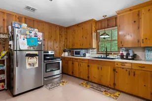 106 N Ayish St, San Augustine, TX 75972 - Photo 8