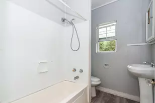 713 W Willis St, Alvin, TX 77511 - Photo 20
