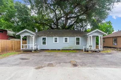 713 W Willis Street, Alvin, TX 77511 - Photo 2