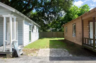 713 W Willis St, Alvin, TX 77511 - Photo 8