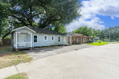 713 W Willis Street, Alvin, TX 77511 - Photo 1