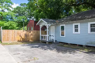 713 W Willis St, Alvin, TX 77511 - Photo 4