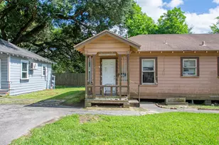 713 W Willis St, Alvin, TX 77511 - Photo 10