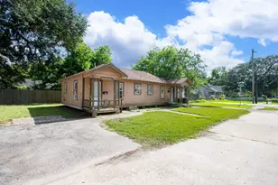 713 W Willis St, Alvin, TX 77511 - Photo 12