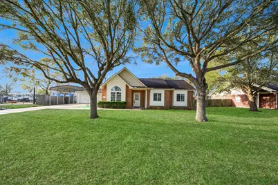 1945 Dorothy Lane, Sealy, TX 77474 - Photo 4