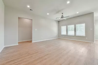 3018 King Oaks Street, Baytown, TX 77251 - Photo 10