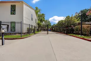 2425 Augusta Dr, Houston, TX 77057 - Photo 34