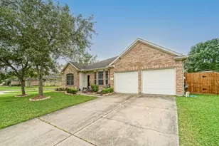 387 Henderson Ln, League City, TX 77573 - Photo 2