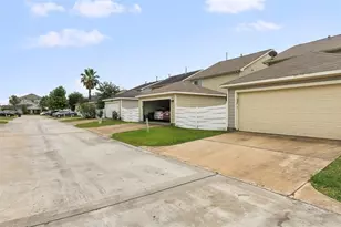 11736 Chanteloup Dr, Houston, TX 77047 - Photo 22