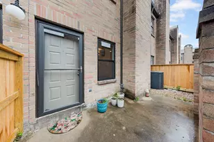 9800 Pagewood Ln, Houston, TX 77042 - Photo 2