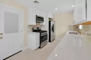 5502 Effingham Dr, Houston, TX 77035 - Photo 8