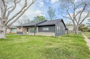 119 S Ringgold St, West Columbia, TX 77486 - Photo 2