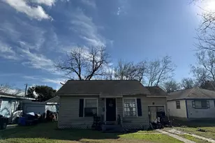 2103 3rd Ave N, Texas City, TX 77590 - Photo 2