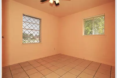 101 Hickory Street, Lake Jackson, TX 77566 - Photo 12