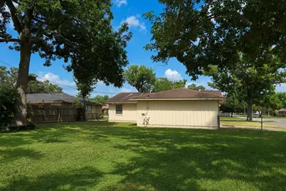 101 Hickory Street, Lake Jackson, TX 77566 - Photo 14
