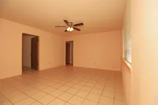 101 Hickory St, Lake Jackson, TX 77566 - Photo 6