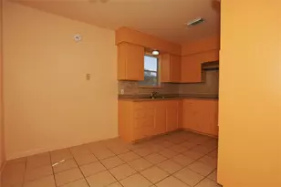 101 Hickory St, Lake Jackson, TX 77566 - Photo 8