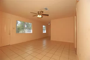 101 Hickory St, Lake Jackson, TX 77566 - Photo 6