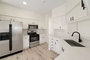 1422 Mabry Mill Rd, Houston, TX 77062 - Photo 2