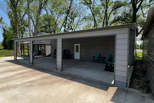 1074 W Taylor Lk Cir, Livingston, TX 77351 - Photo 4