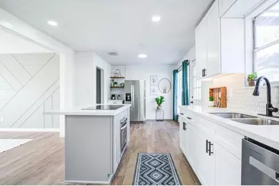 102 Banyan Street, Lake Jackson, TX 77566 - Photo 2