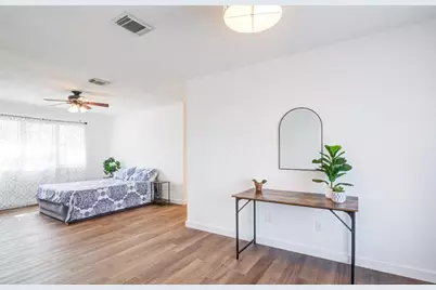 102 Banyan Street, Lake Jackson, TX 77566 - Photo 4