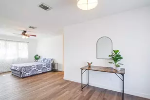 102 Banyan St, Lake Jackson, TX 77566 - Photo 4