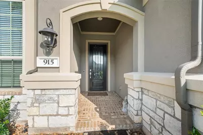 915 Falcon Hollow Lane, Pinehurst, TX 77362 - Photo 4