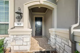 915 Falcon Hollow Ln, Pinehurst, TX 77362 - Photo 4