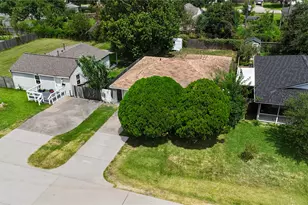 2614 7th Ave N, Texas City, TX 77590 - Photo 2