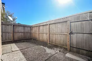 10378 Briar Forest Dr, Houston, TX 77042 - Photo 32