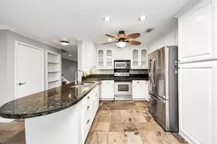 2588 Bering Dr, Houston, TX 77057 - Photo 12