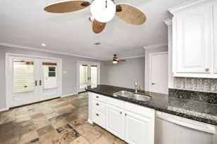 2588 Bering Dr, Houston, TX 77057 - Photo 10