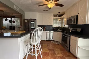 430 Enfield Dr, Highlands, TX 77562 - Photo 14