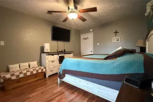 430 Enfield Dr, Highlands, TX 77562 - Photo 10