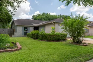 10703 Highland Woods Dr, Sugar Land, TX 77498 - Photo 1