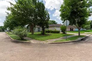 10703 Highland Woods Dr, Sugar Land, TX 77498 - Photo 32