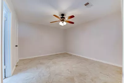 10703 Highland Woods Drive, Sugar Land, TX 77498 - Photo 6