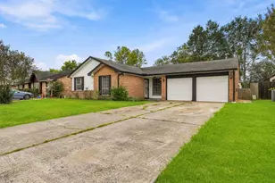 5223 Heathercrest St, Houston, TX 77045 - Photo 2