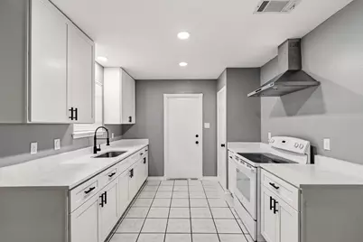 5223 Heathercrest Street, Houston, TX 77045 - Photo 10