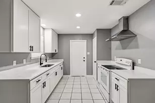 5223 Heathercrest St, Houston, TX 77045 - Photo 10