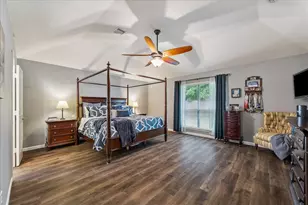 381 Oakshire Ct, League City, TX 77573 - Photo 4