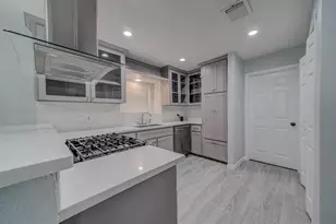 78 Brookflower Rd, The Woodlands, TX 77380 - Photo 2