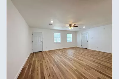3206 Avenue K, Bay City, TX 77414 - Photo 4