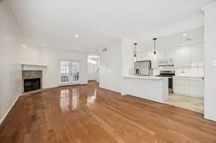 2220 Bering Dr, Houston, TX 77057 - Photo 2