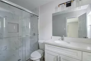 7902 La Roche Ln, Houston, TX 77036 - Photo 14