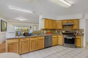 8052 Golf Green Cir, Houston, TX 77036 - Photo 10