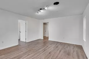 2416 Cumberland St, Houston, TX 77023 - Photo 10