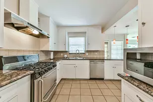 3023 Fairhope St, Houston, TX 77025 - Photo 8