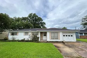 270 Ferndale Ln, Beaumont, TX 77707 - Photo 4